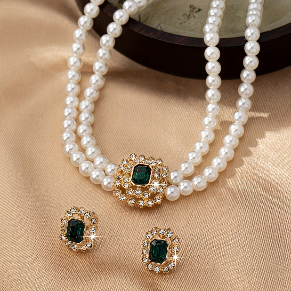 Verdalle Emerald Pearl Set