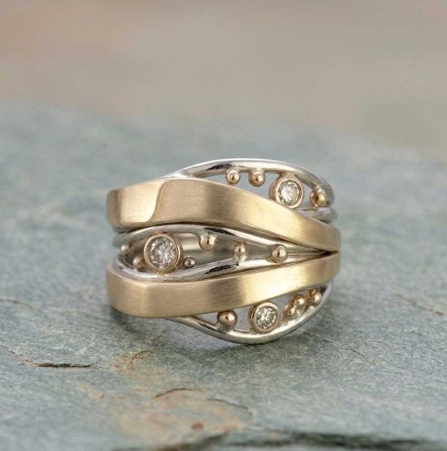 Vintage Zirconia Gold Wavy Ring