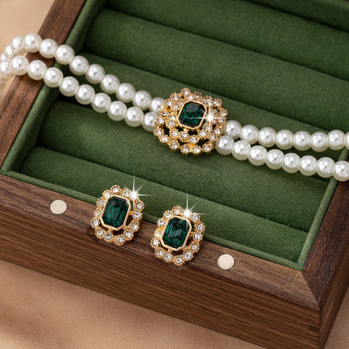 Verdalle Emerald Pearl Set