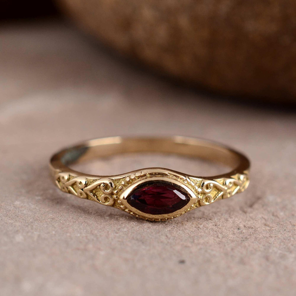 Retro Red Garnet Gold Ring