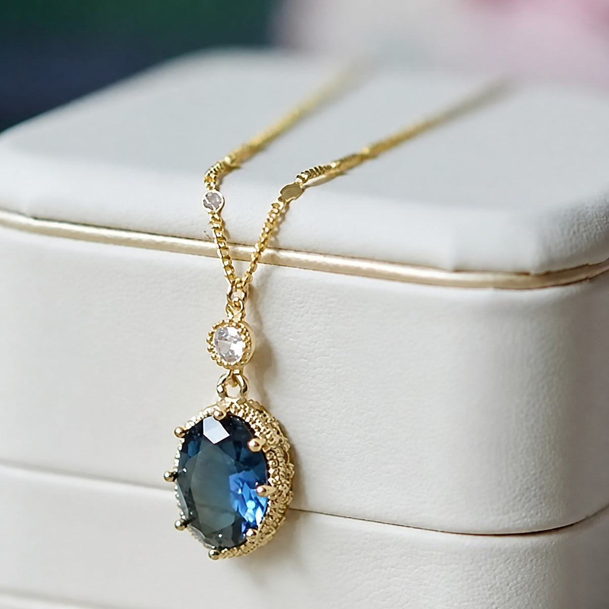Thessia Lunebray Gold Necklace