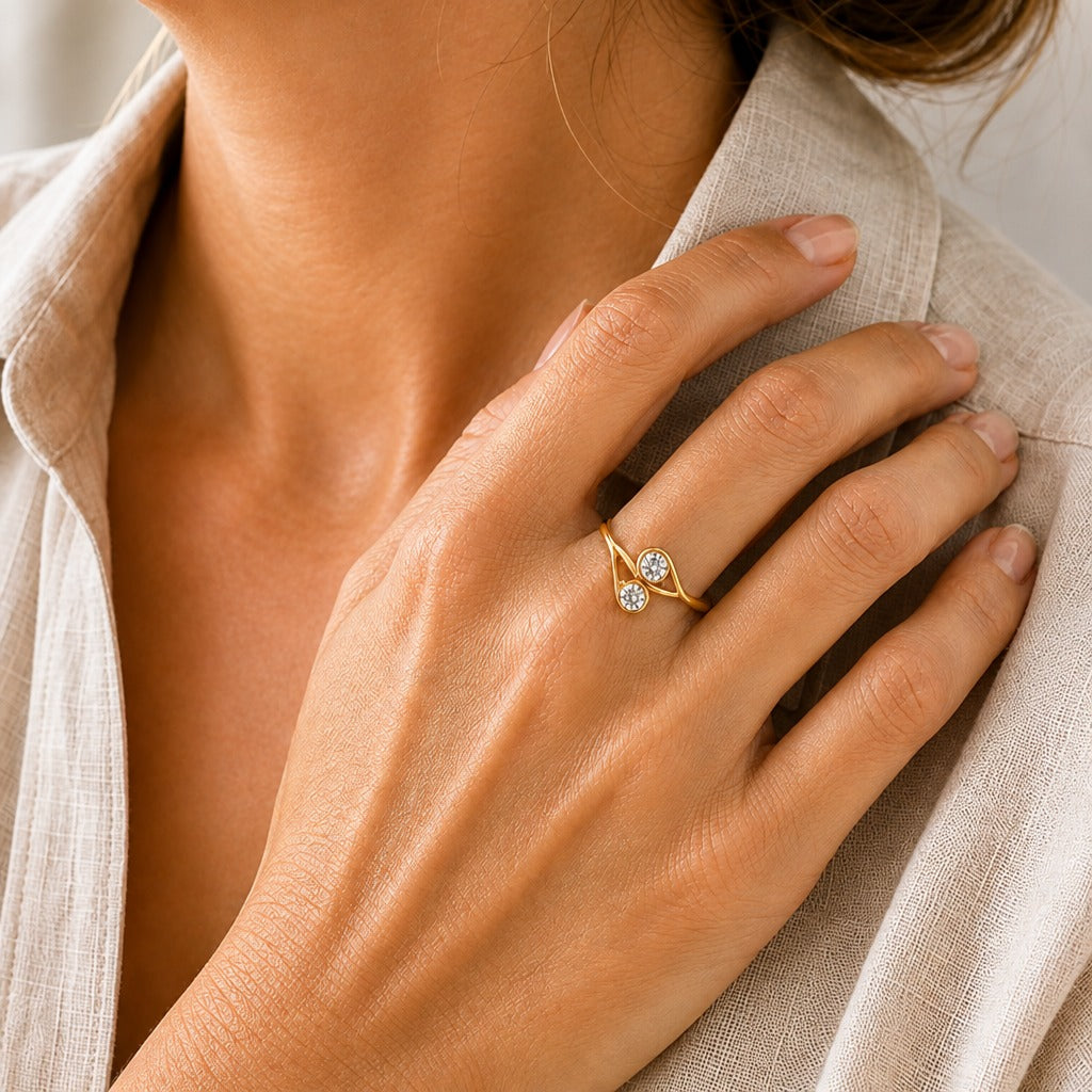 Retro Wavy Zirconia Gold Ring